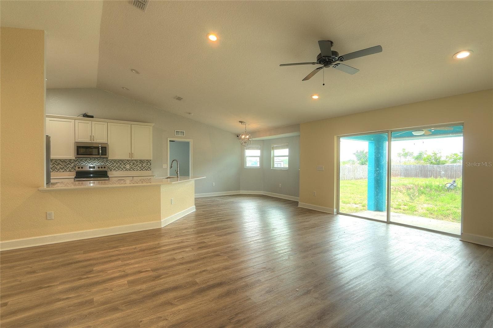 110 PLUM AVENUE — photo 12 of 42
