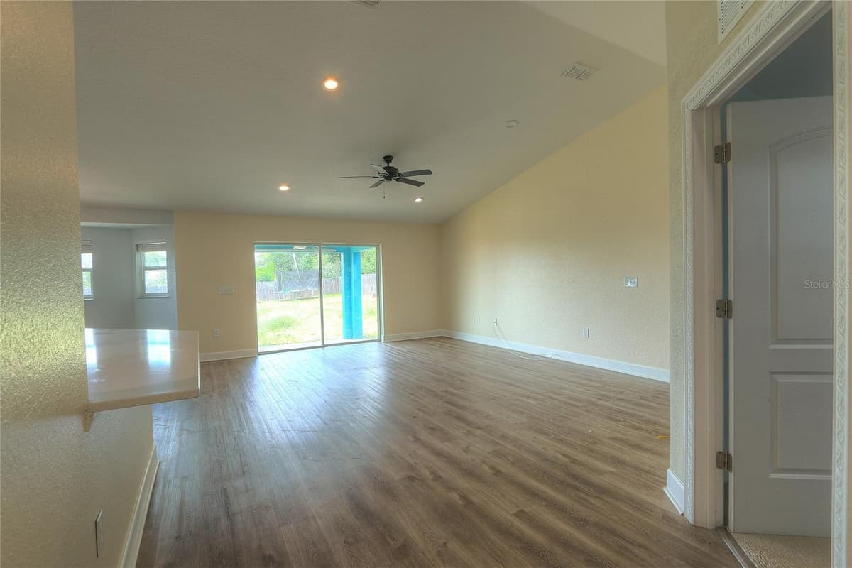 110 PLUM AVENUE — photo 11 of 42