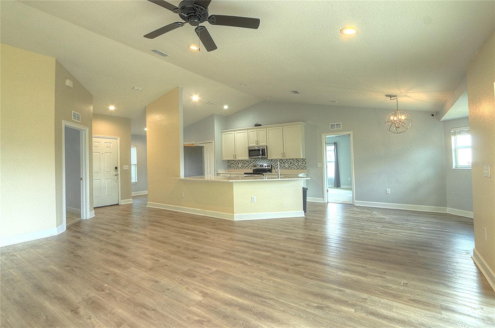 110 PLUM AVENUE — photo 3 of 42