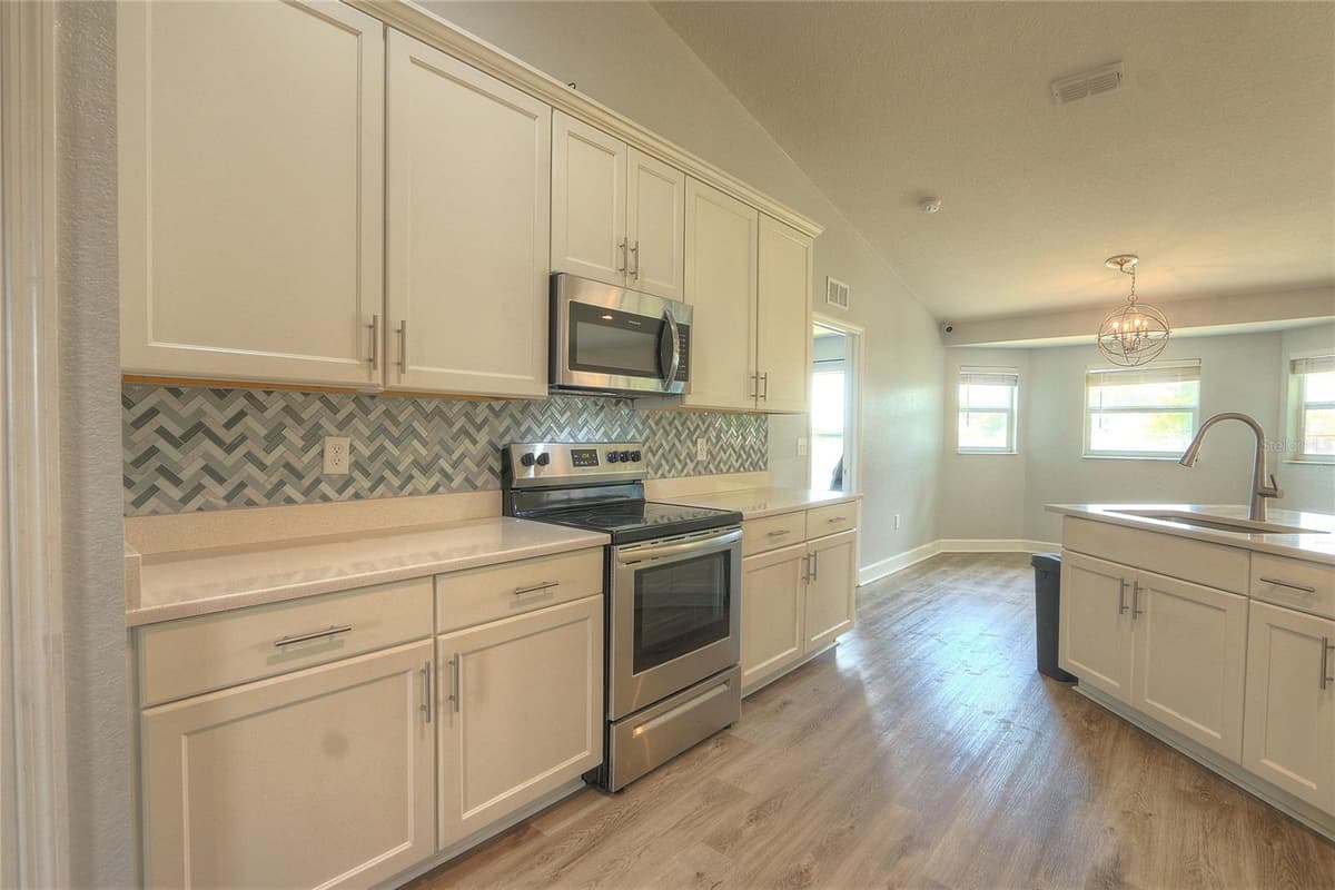 110 PLUM AVENUE — photo 7 of 42