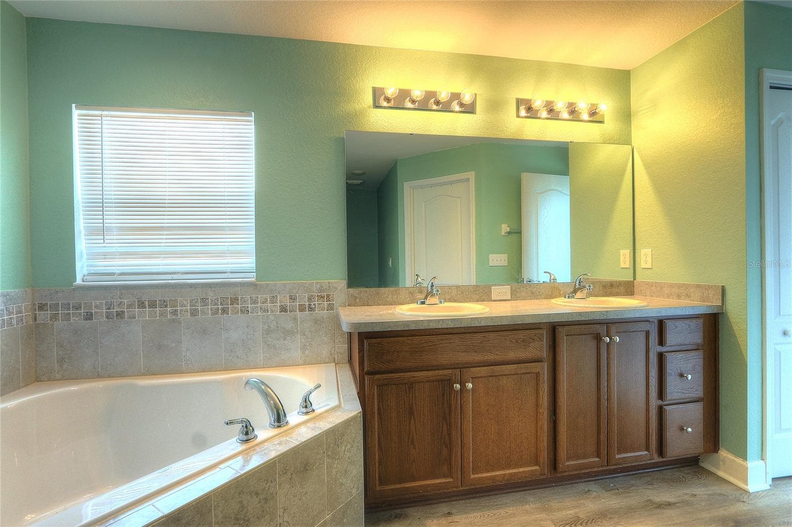 110 PLUM AVENUE — photo 24 of 42