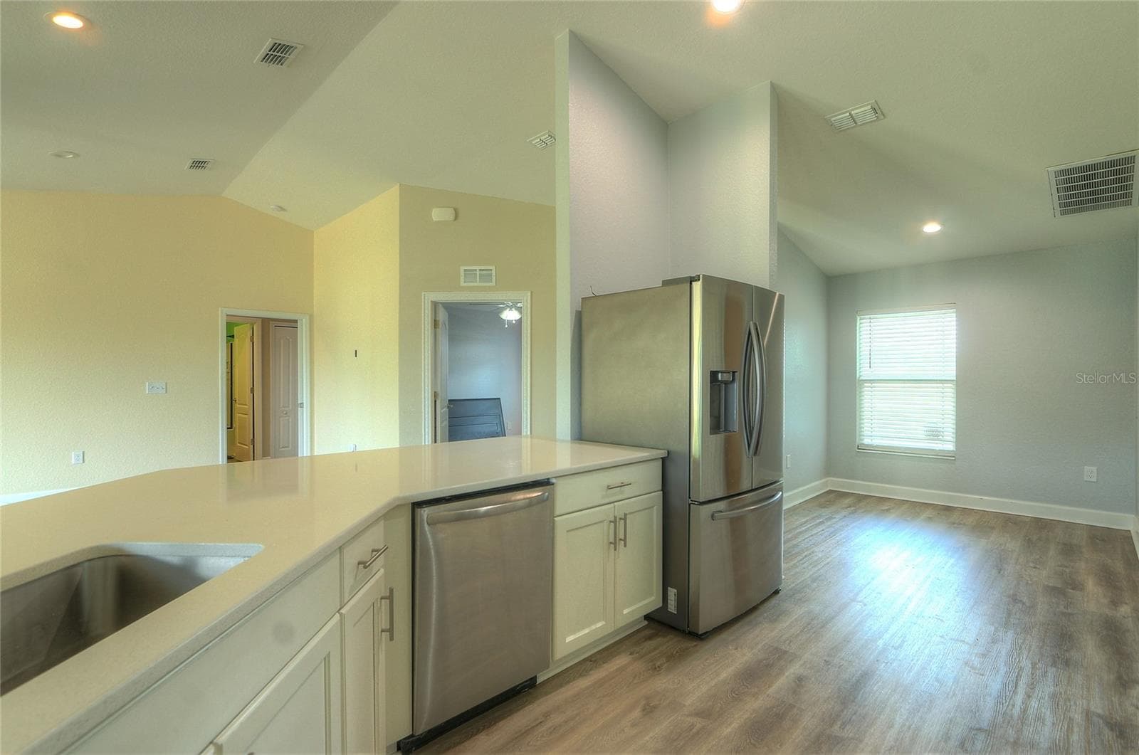 110 PLUM AVENUE — photo 5 of 42