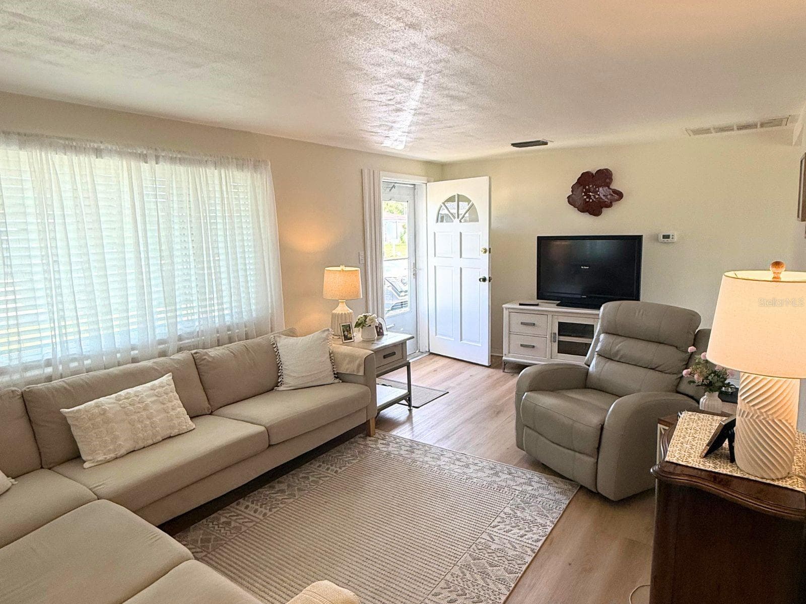 4901 PICTURE AVENUE — photo 4 of 11