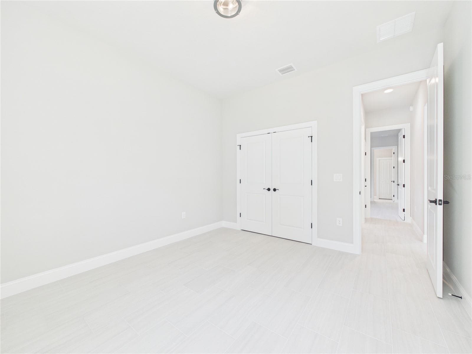 230 RIVERWALK DRIVE — photo 22 of 63