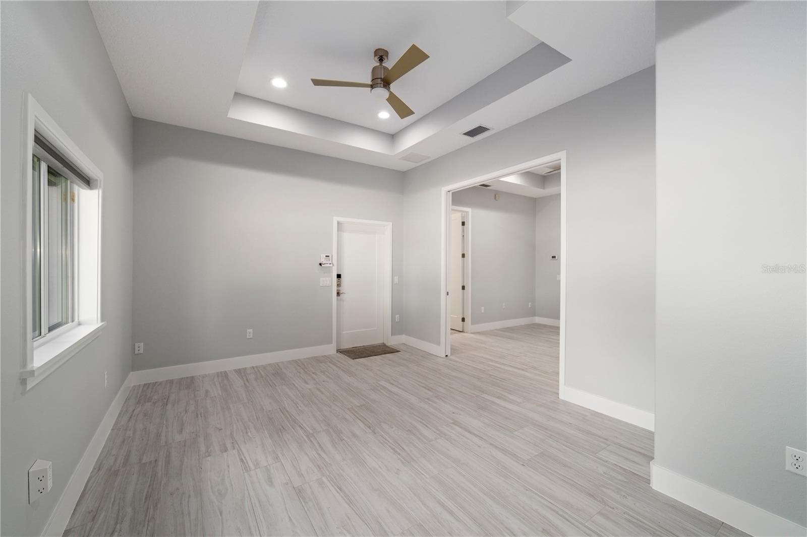 4931 DORA DRIVE — photo 28 of 98