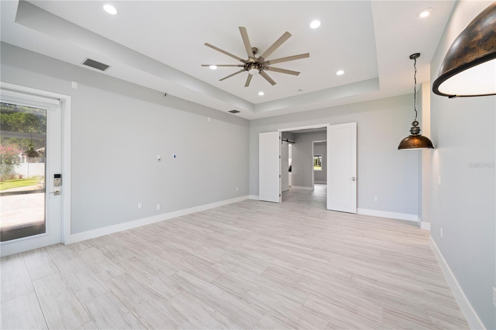 4931 DORA DRIVE — photo 32 of 98