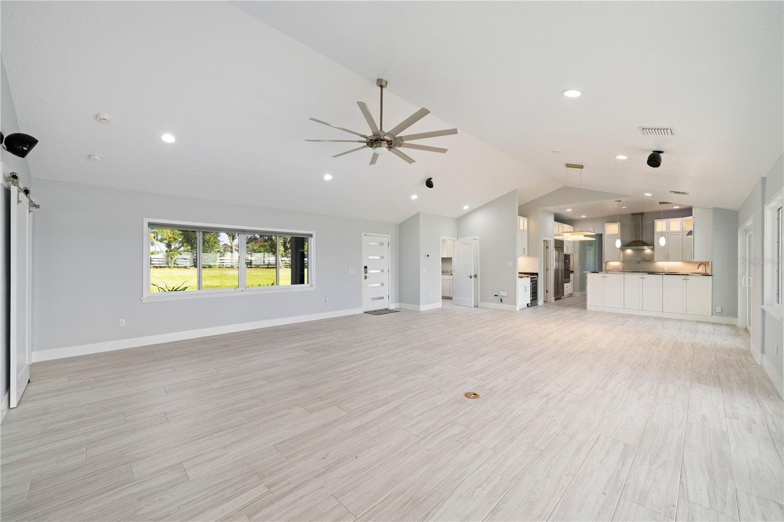 4931 DORA DRIVE — photo 10 of 98