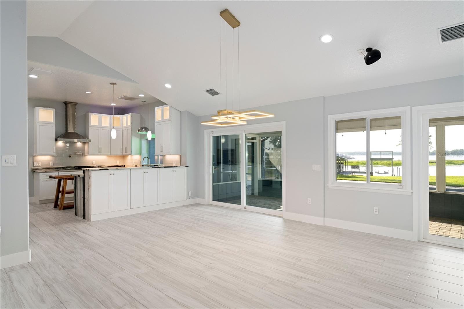 4931 DORA DRIVE — photo 12 of 98