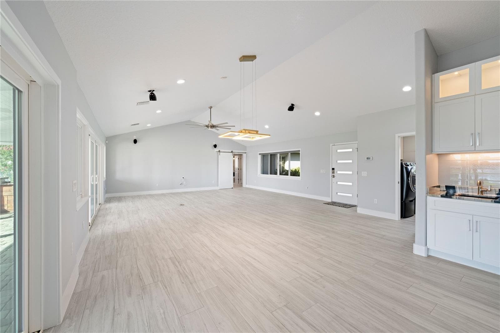 4931 DORA DRIVE — photo 13 of 98