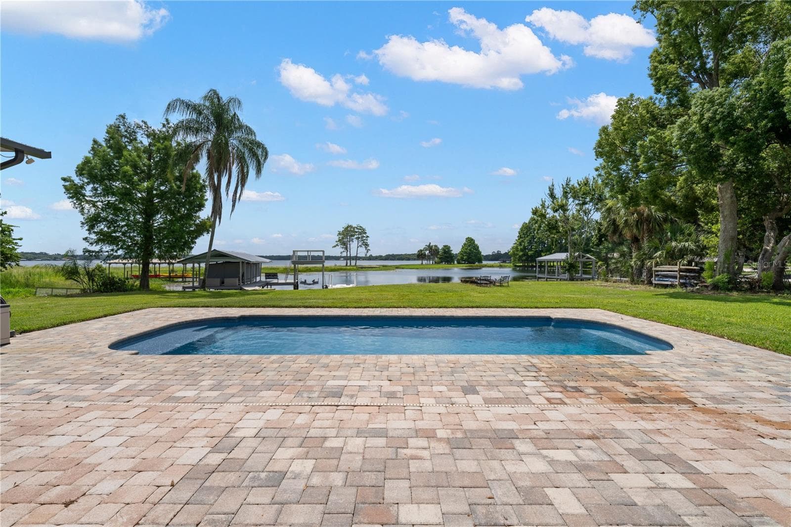 4931 DORA DRIVE — photo 7 of 98