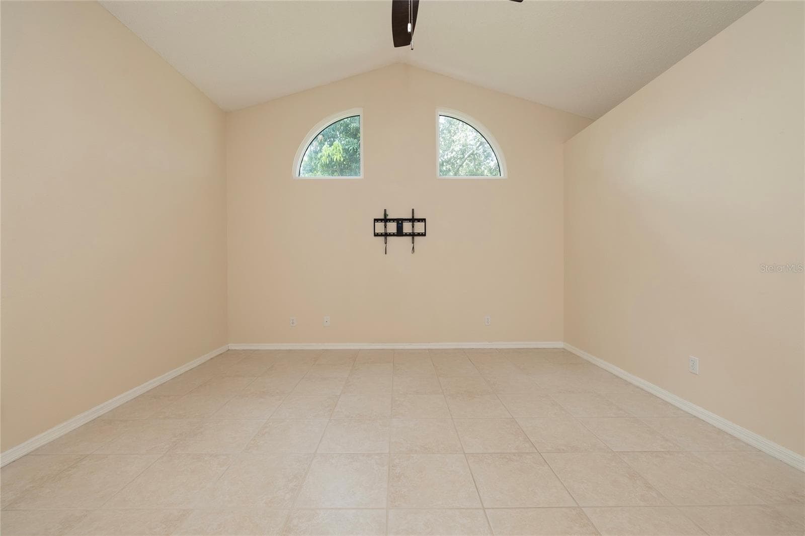 2972 ROBINWOOD LANE — photo 13 of 38