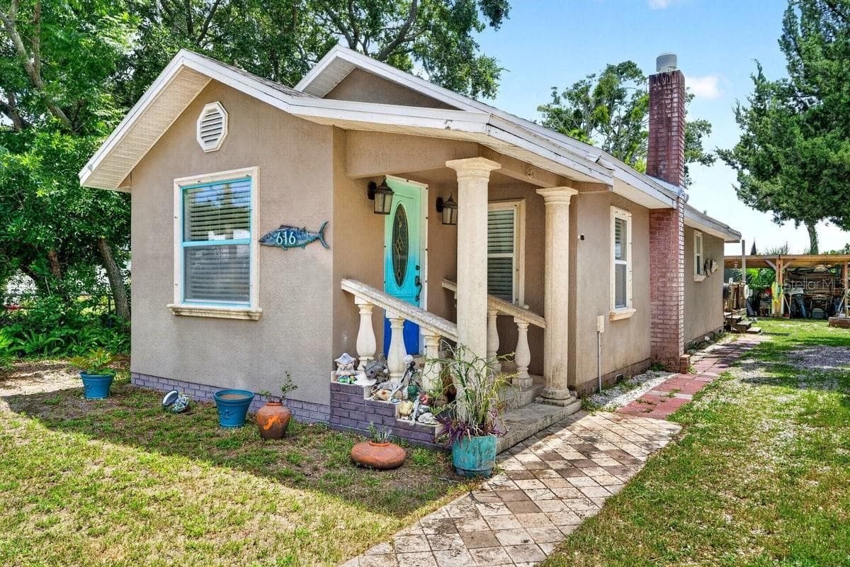616 DORA STREET — photo 1 of 54