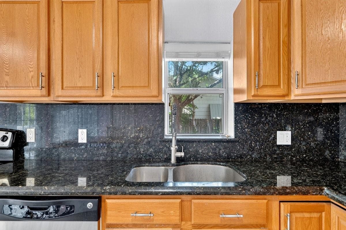 616 DORA STREET — photo 18 of 54