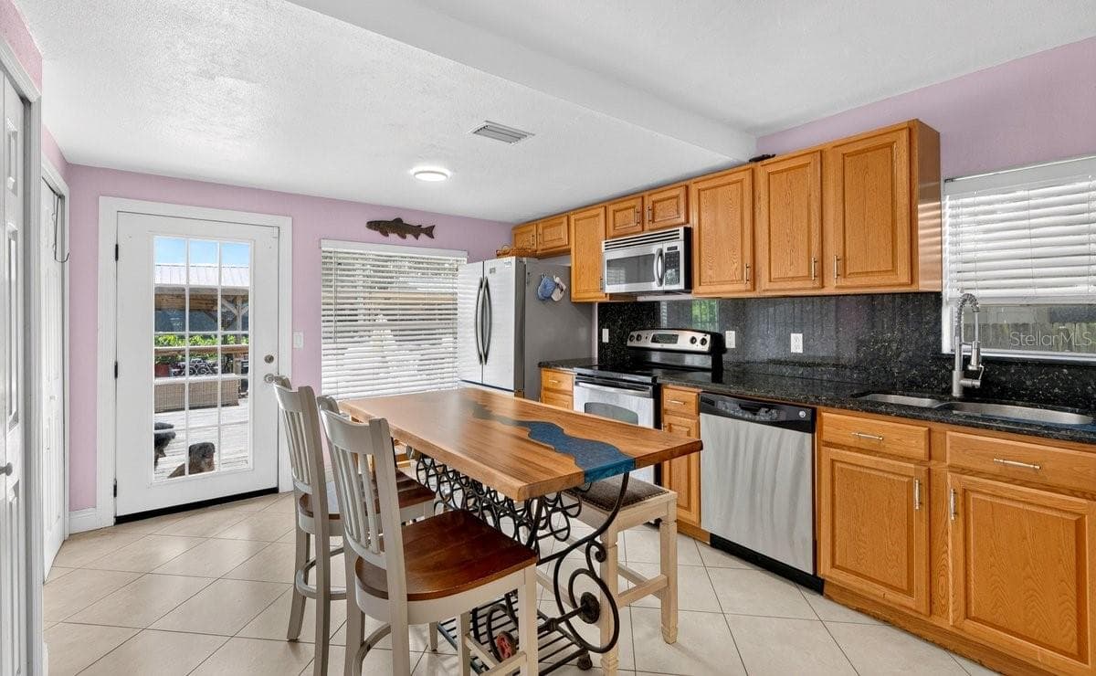 616 DORA STREET — photo 14 of 54
