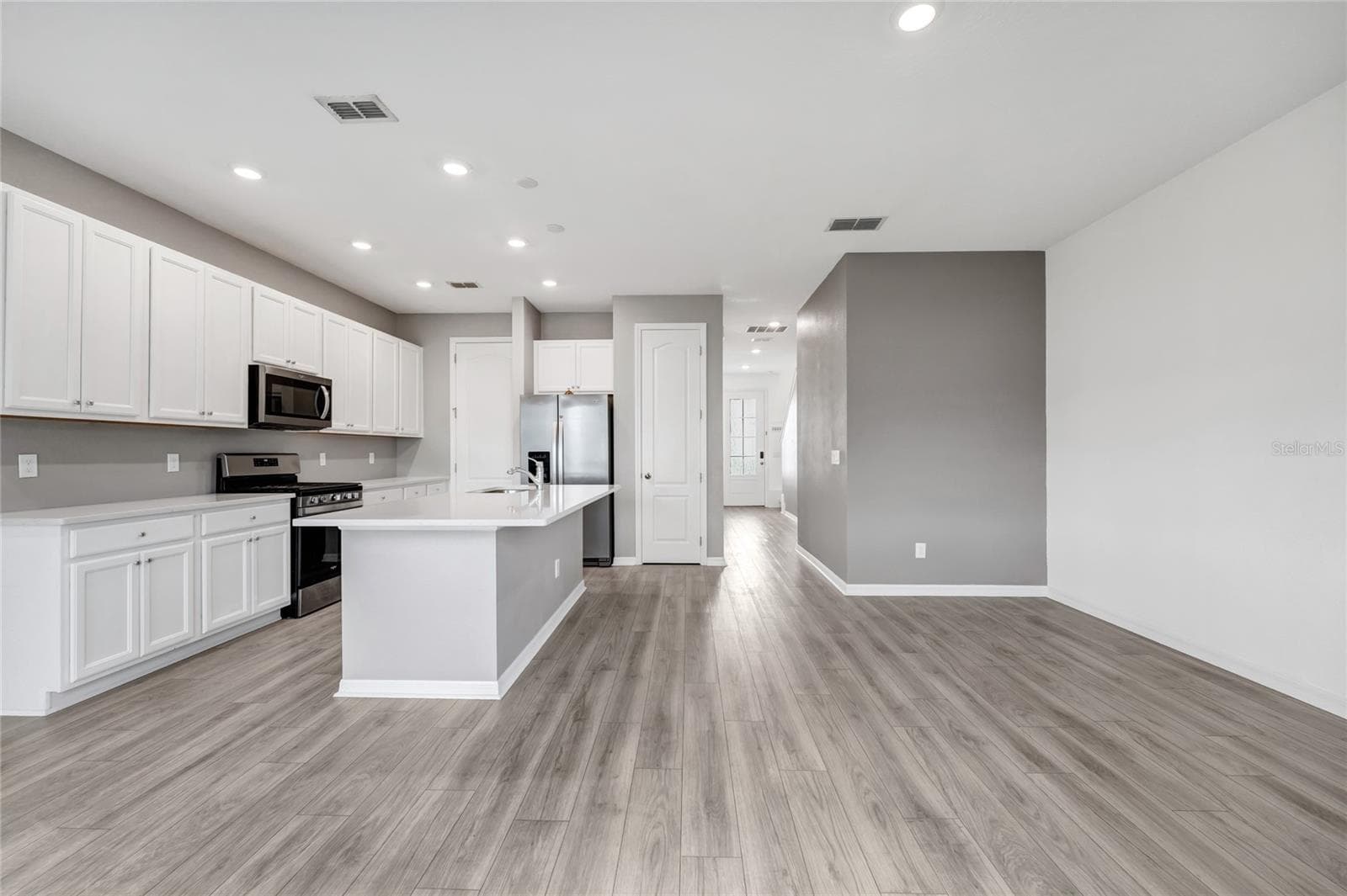 785 BENOI DRIVE — photo 9 of 63