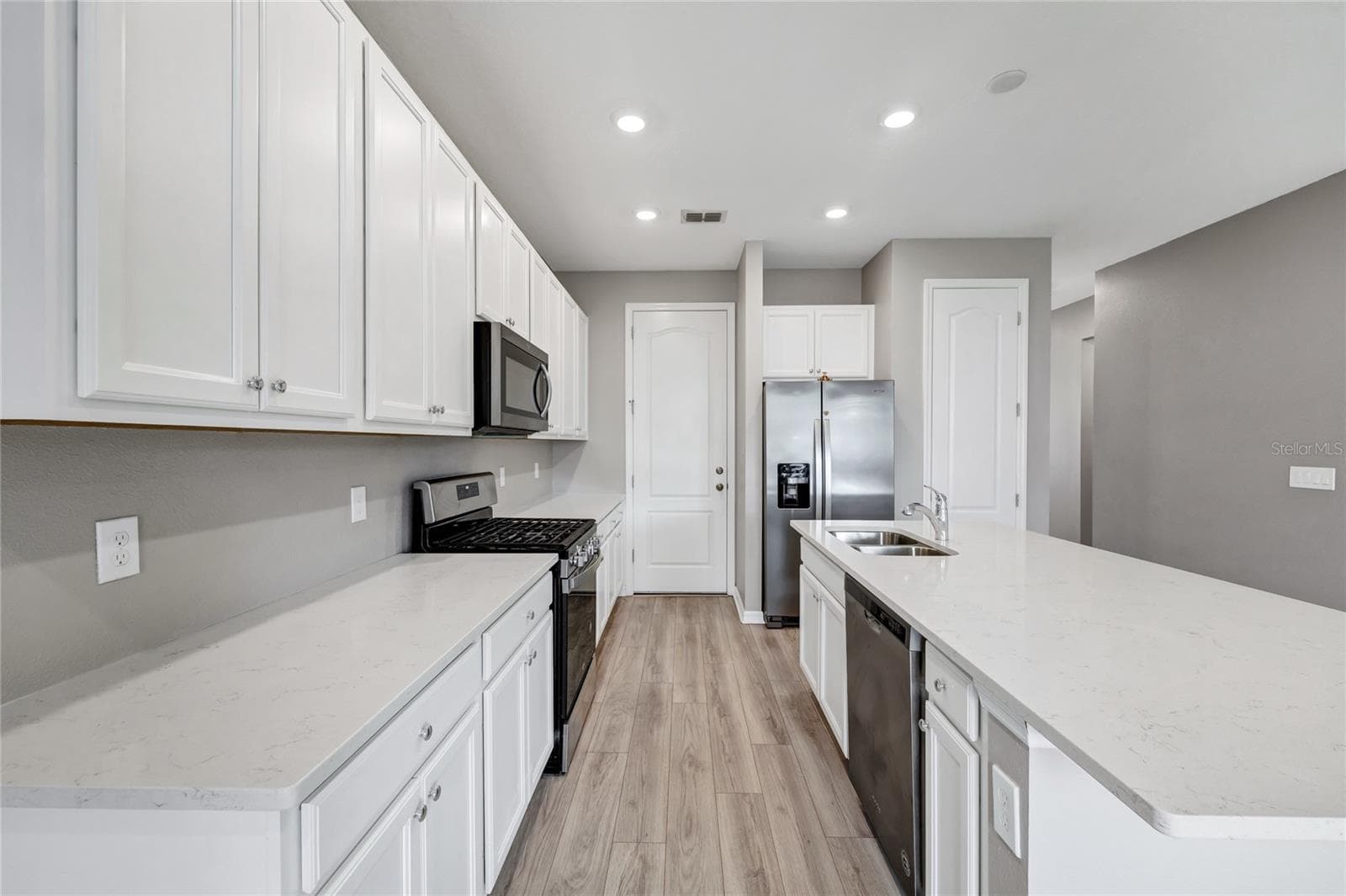785 BENOI DRIVE — photo 10 of 63