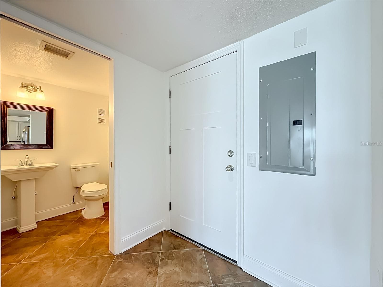 450 TREASURE ISLAND CAUSEWAY — photo 15 of 87