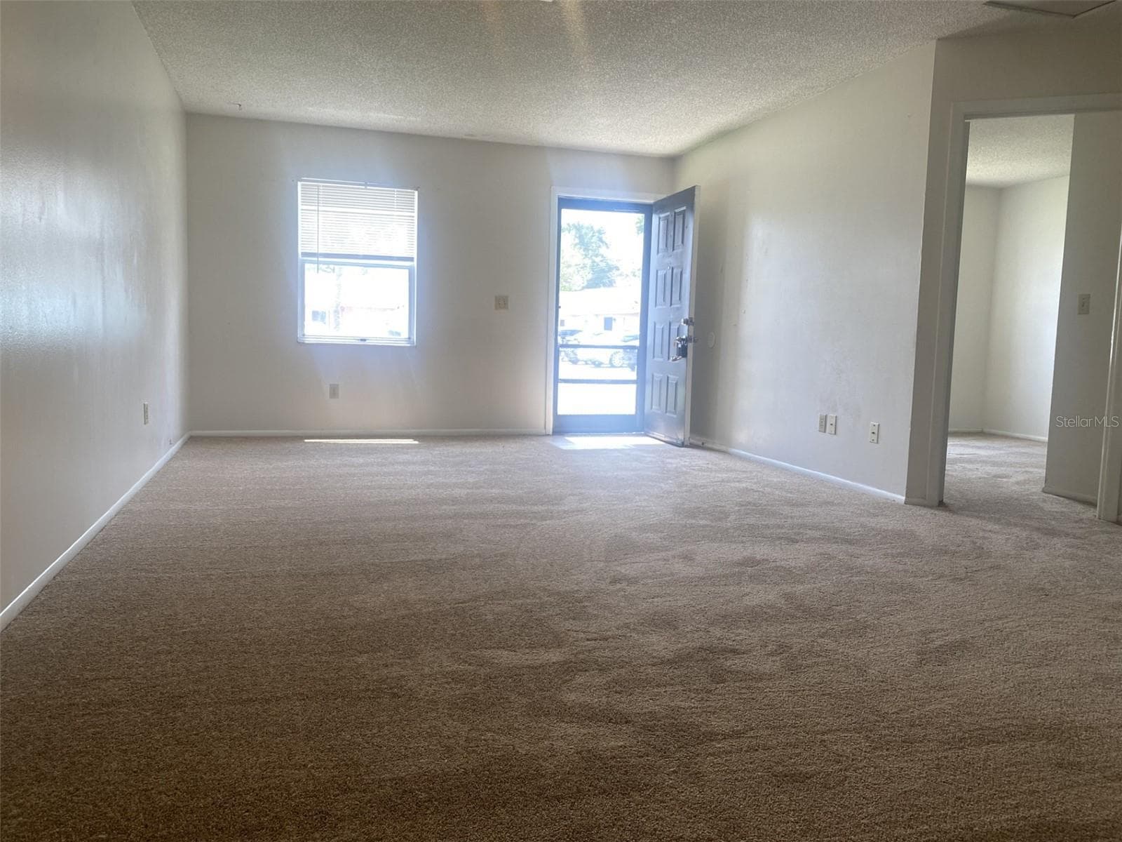47 LAS PALMAS WAY — photo 3 of 21