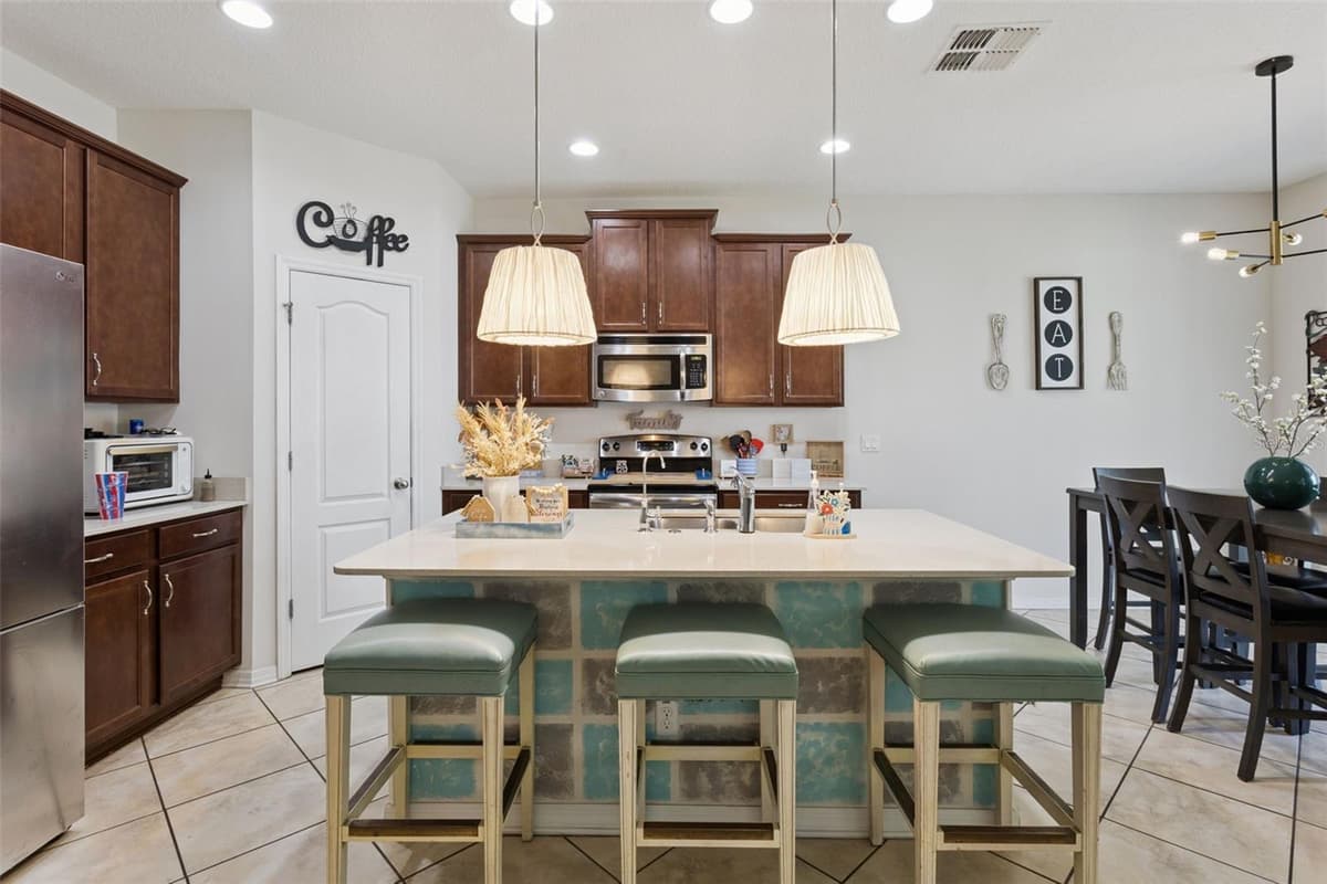 2514 PLUMADORE DRIVE — photo 13 of 54