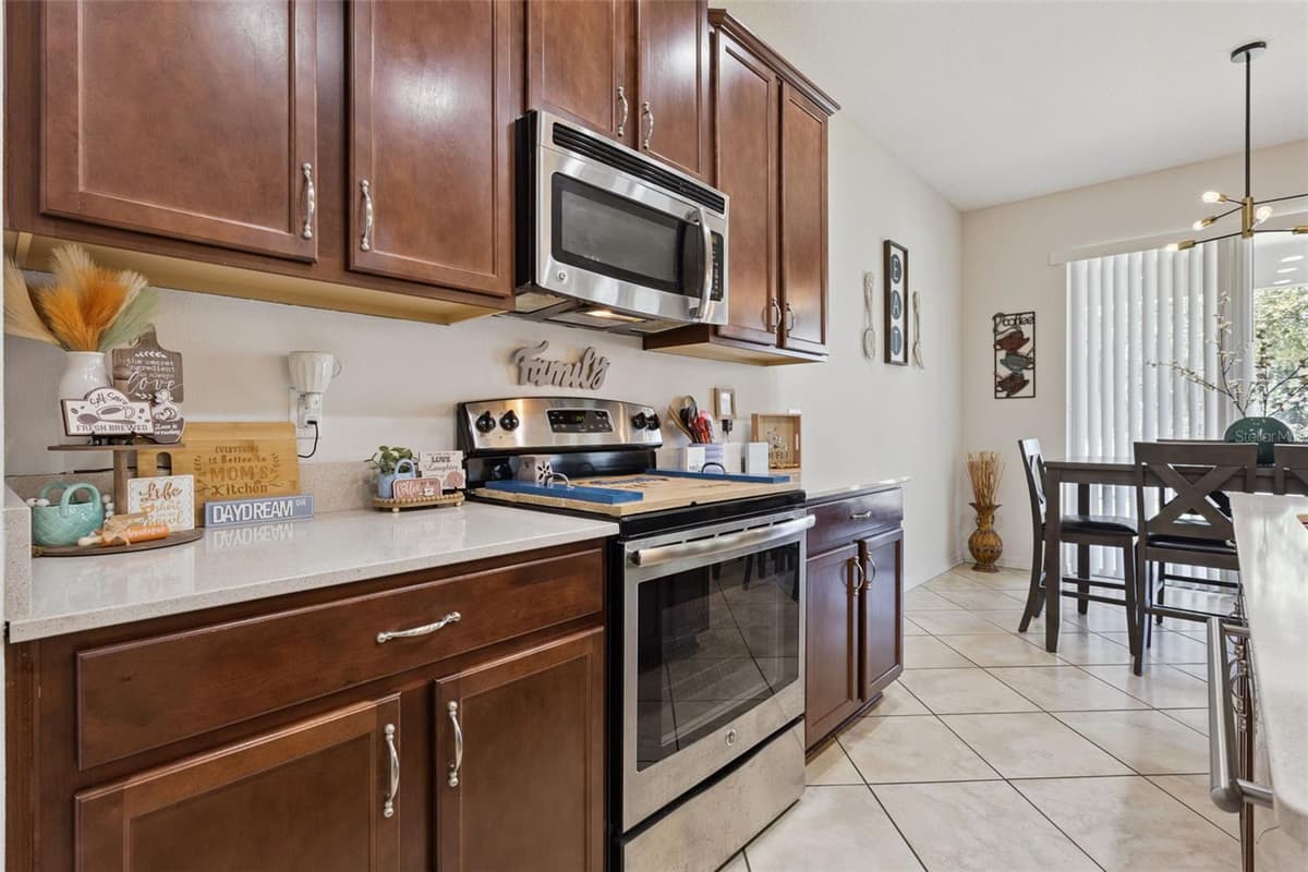 2514 PLUMADORE DRIVE — photo 12 of 54