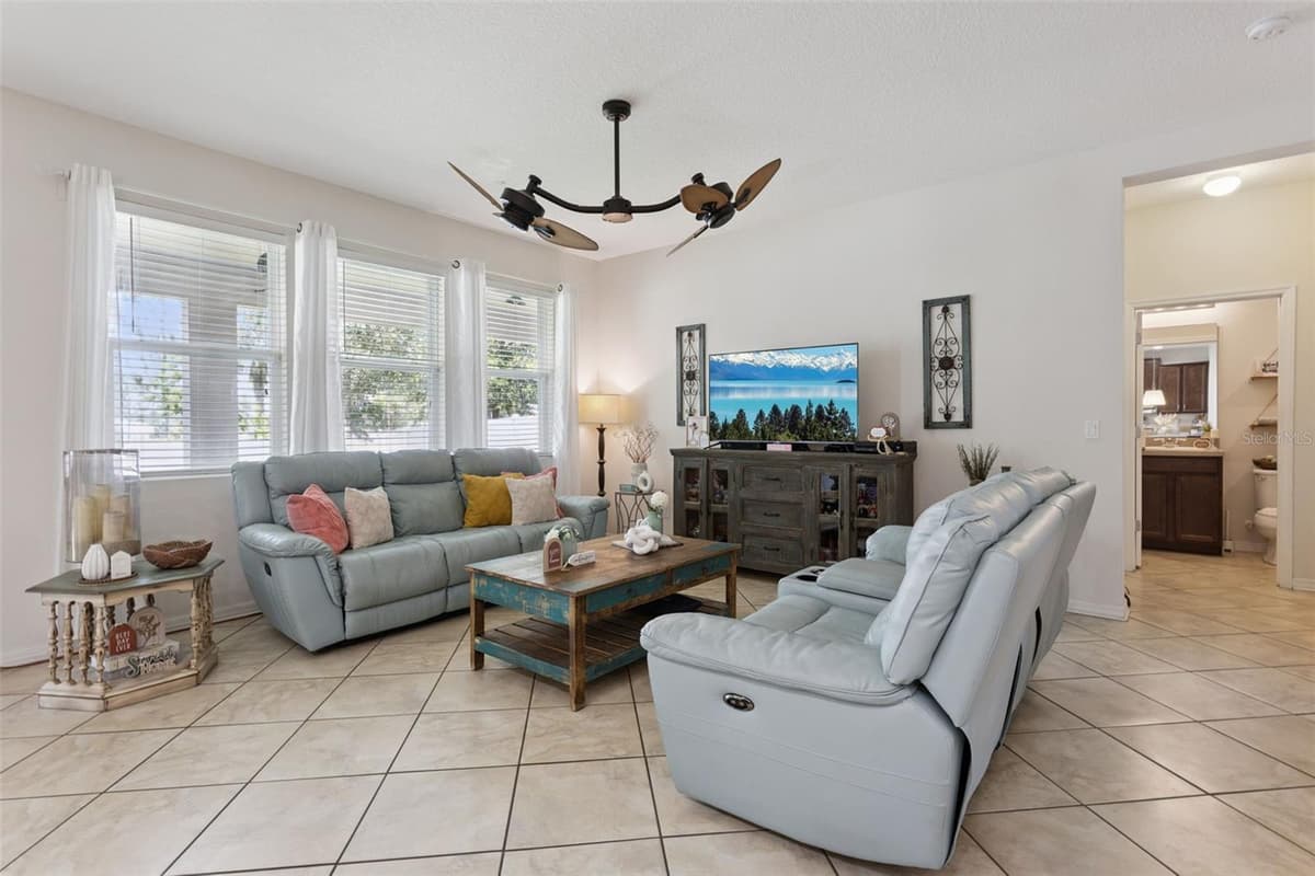 2514 PLUMADORE DRIVE — photo 6 of 54