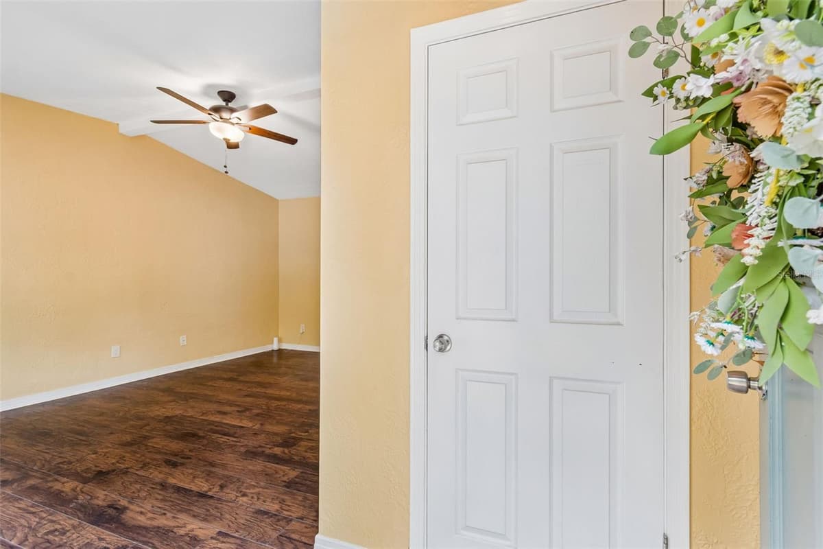 402 DUNEDIN AVENUE — photo 4 of 37