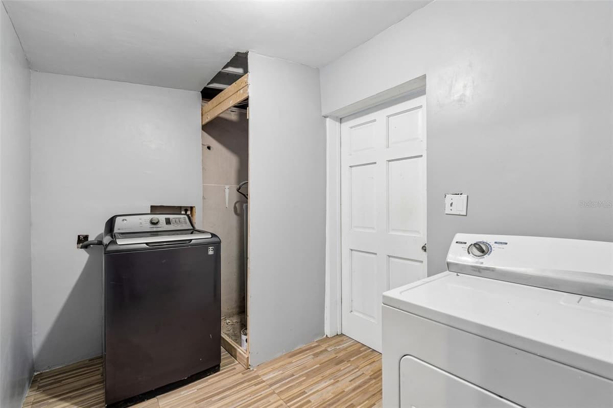 402 DUNEDIN AVENUE — photo 19 of 37