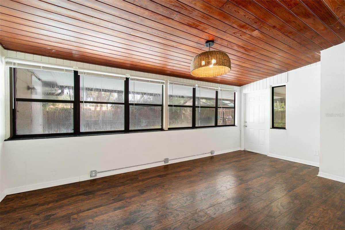 402 DUNEDIN AVENUE — photo 11 of 37