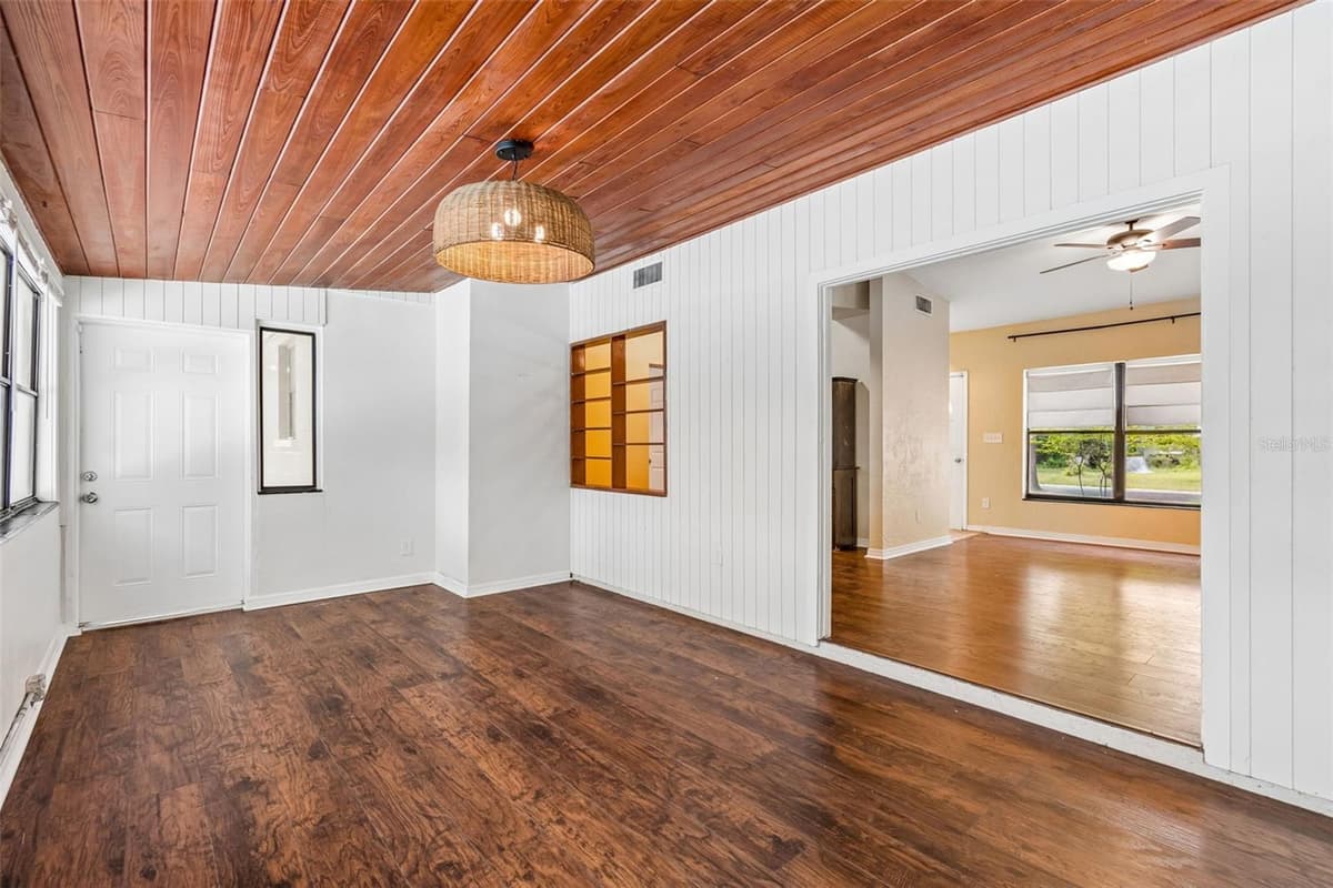 402 DUNEDIN AVENUE — photo 10 of 37