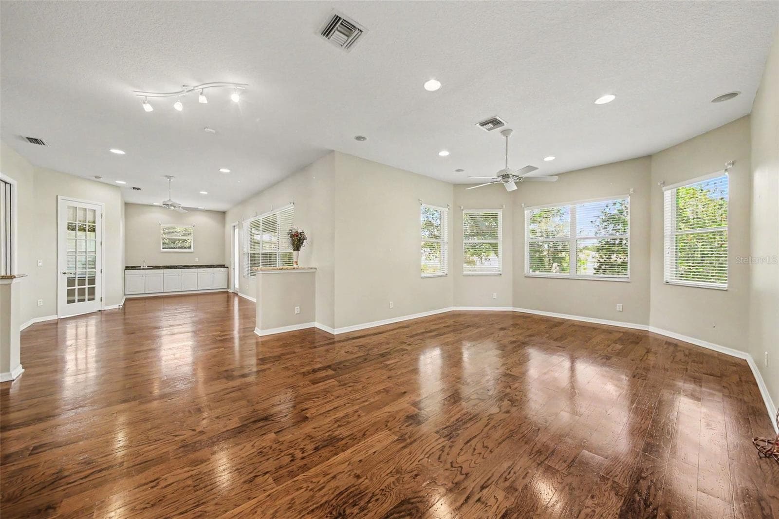 5127 AURORA DRIVE — photo 14 of 36