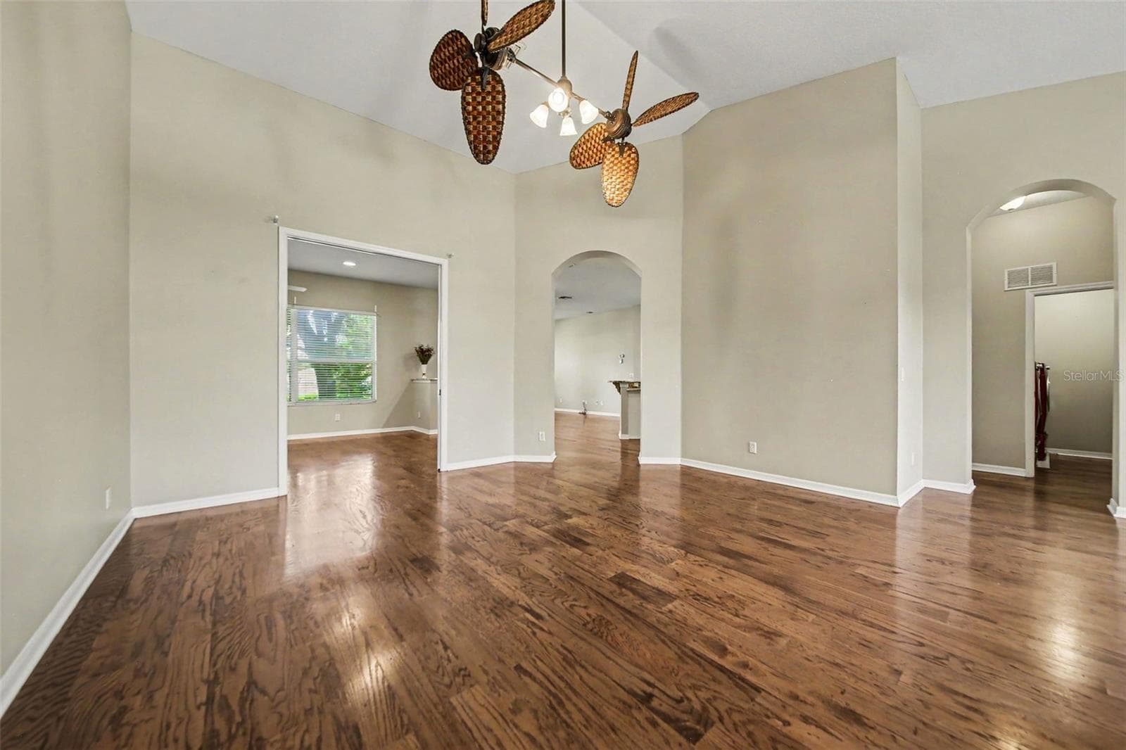 5127 AURORA DRIVE — photo 8 of 36