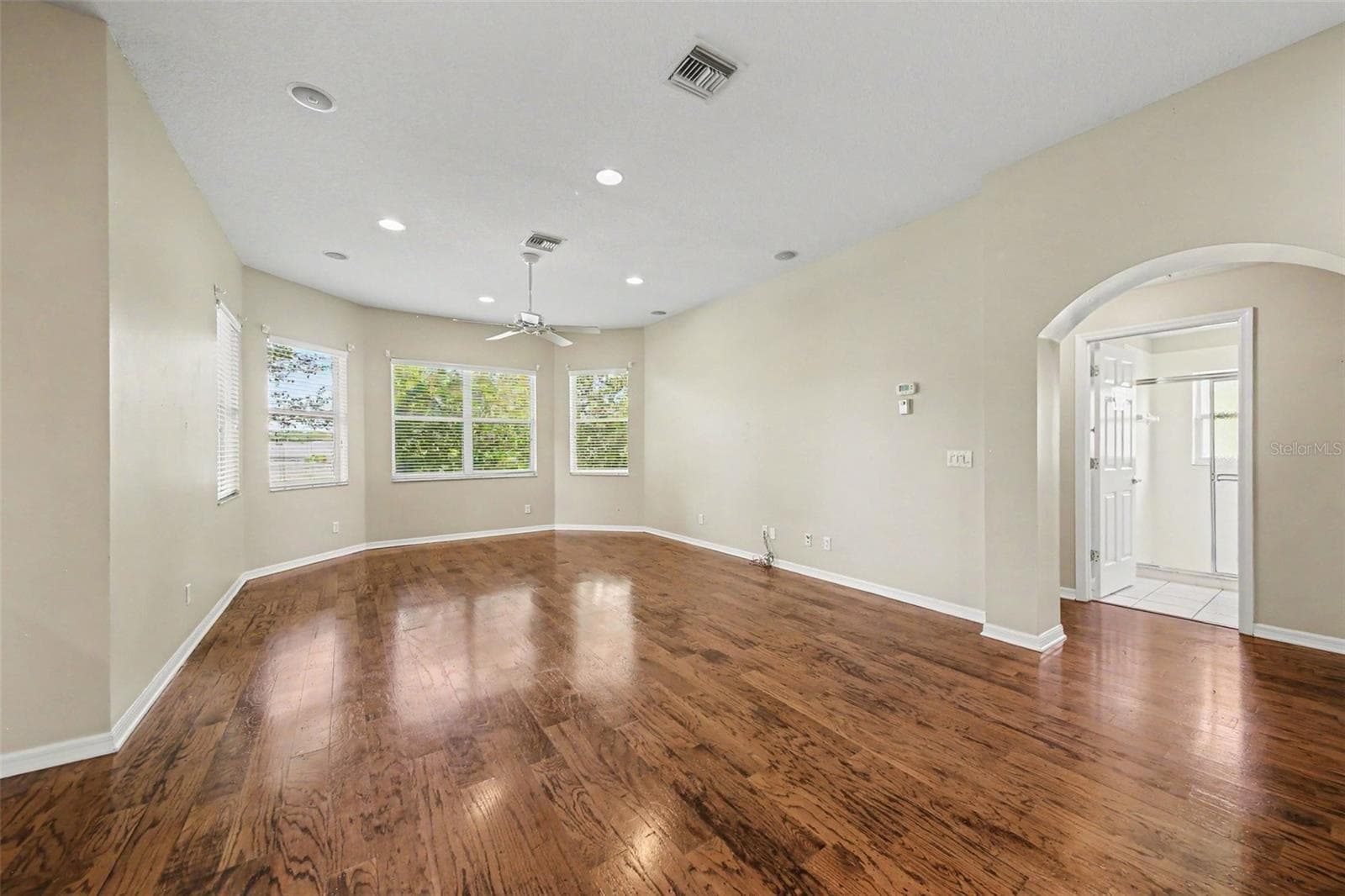 5127 AURORA DRIVE — photo 12 of 36