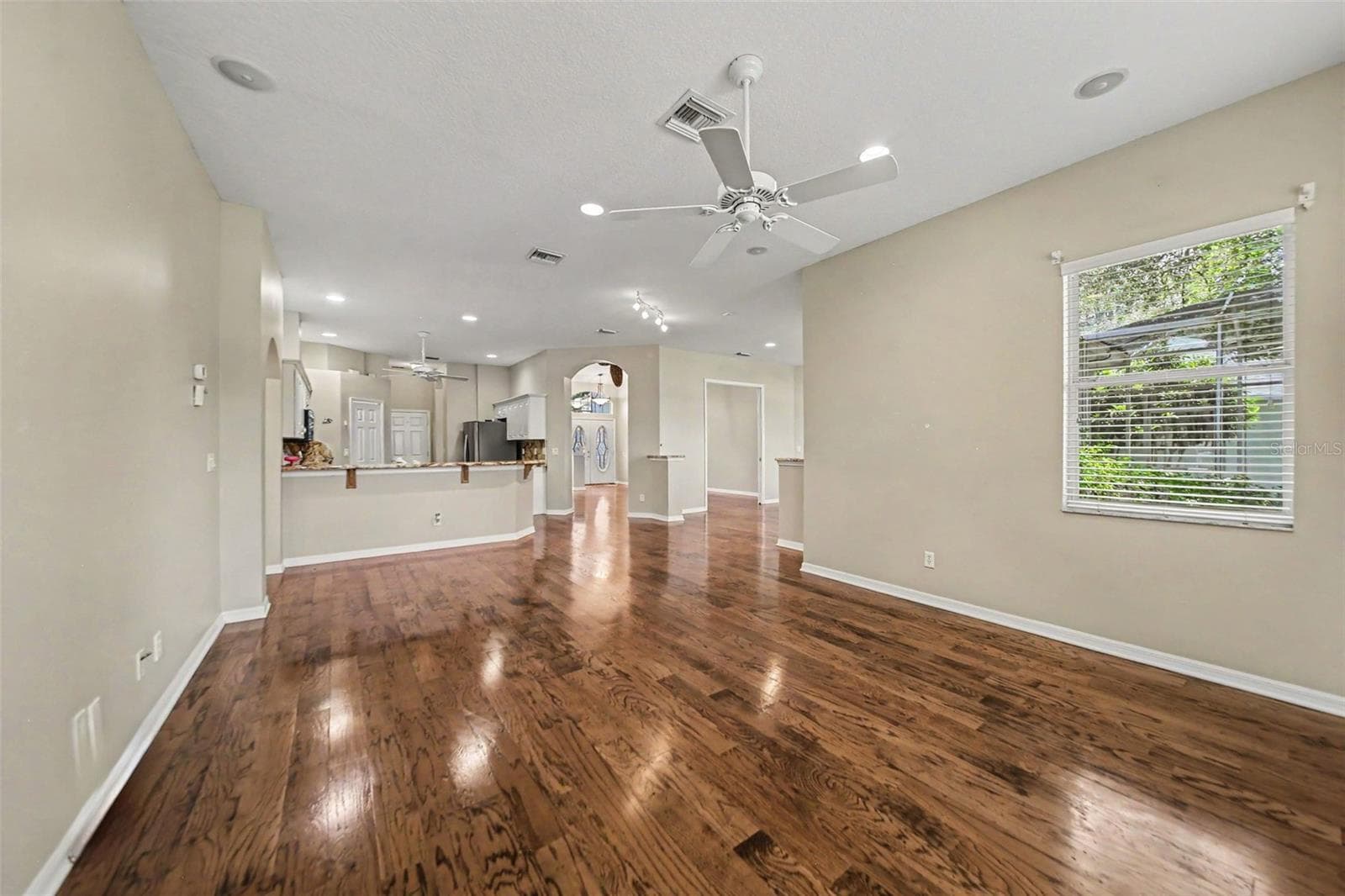 5127 AURORA DRIVE — photo 13 of 36