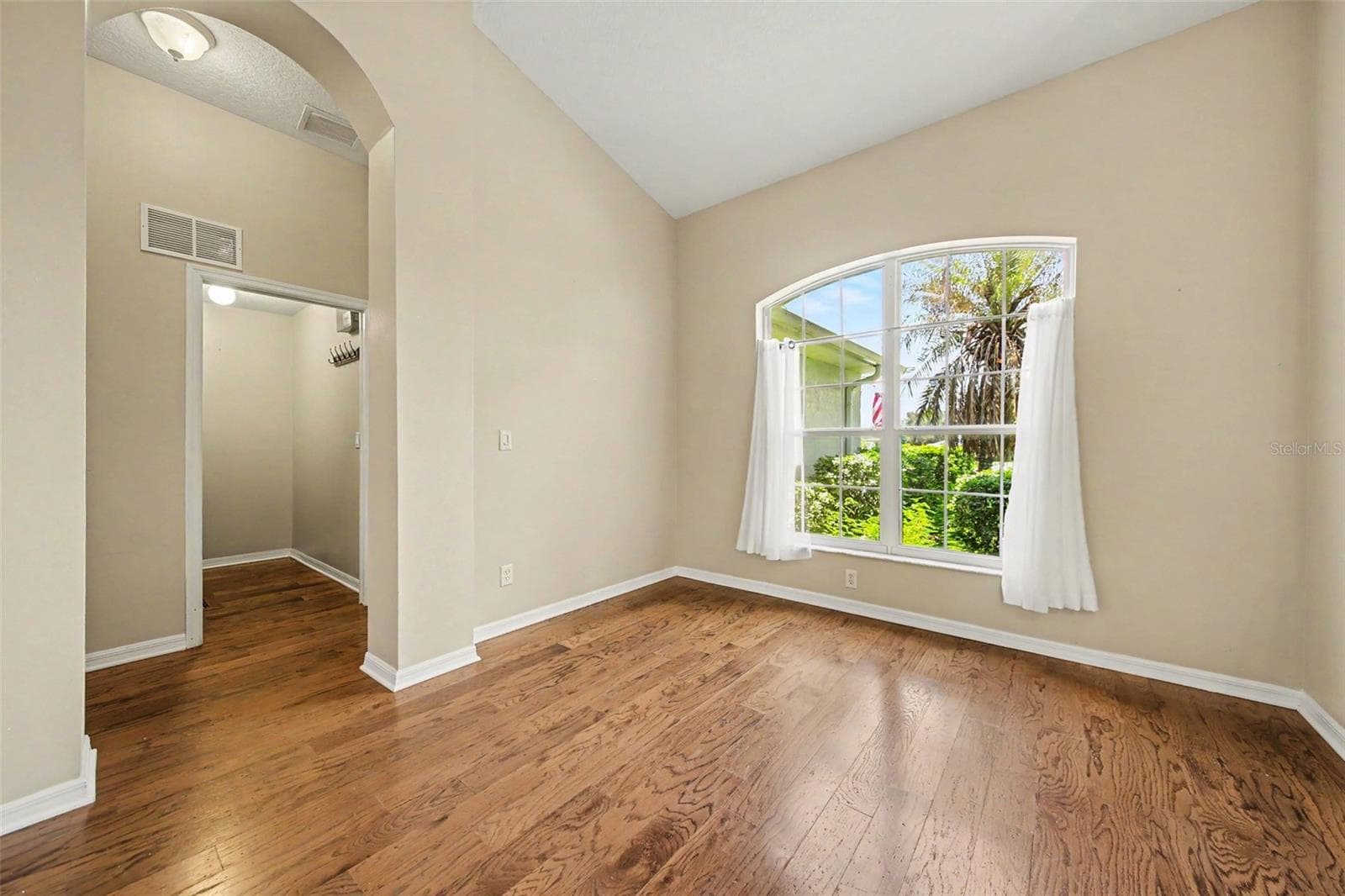 5127 AURORA DRIVE — photo 5 of 36