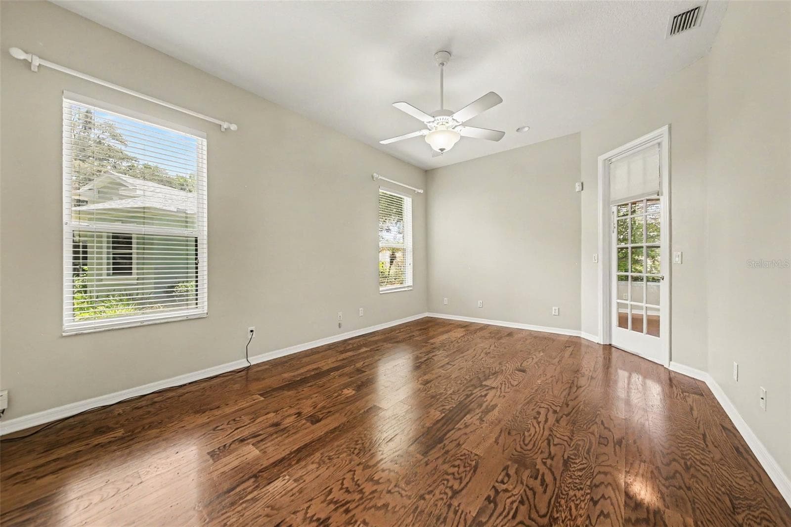 5127 AURORA DRIVE — photo 23 of 36