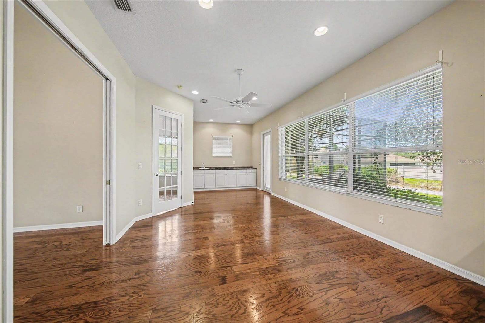 5127 AURORA DRIVE — photo 10 of 36