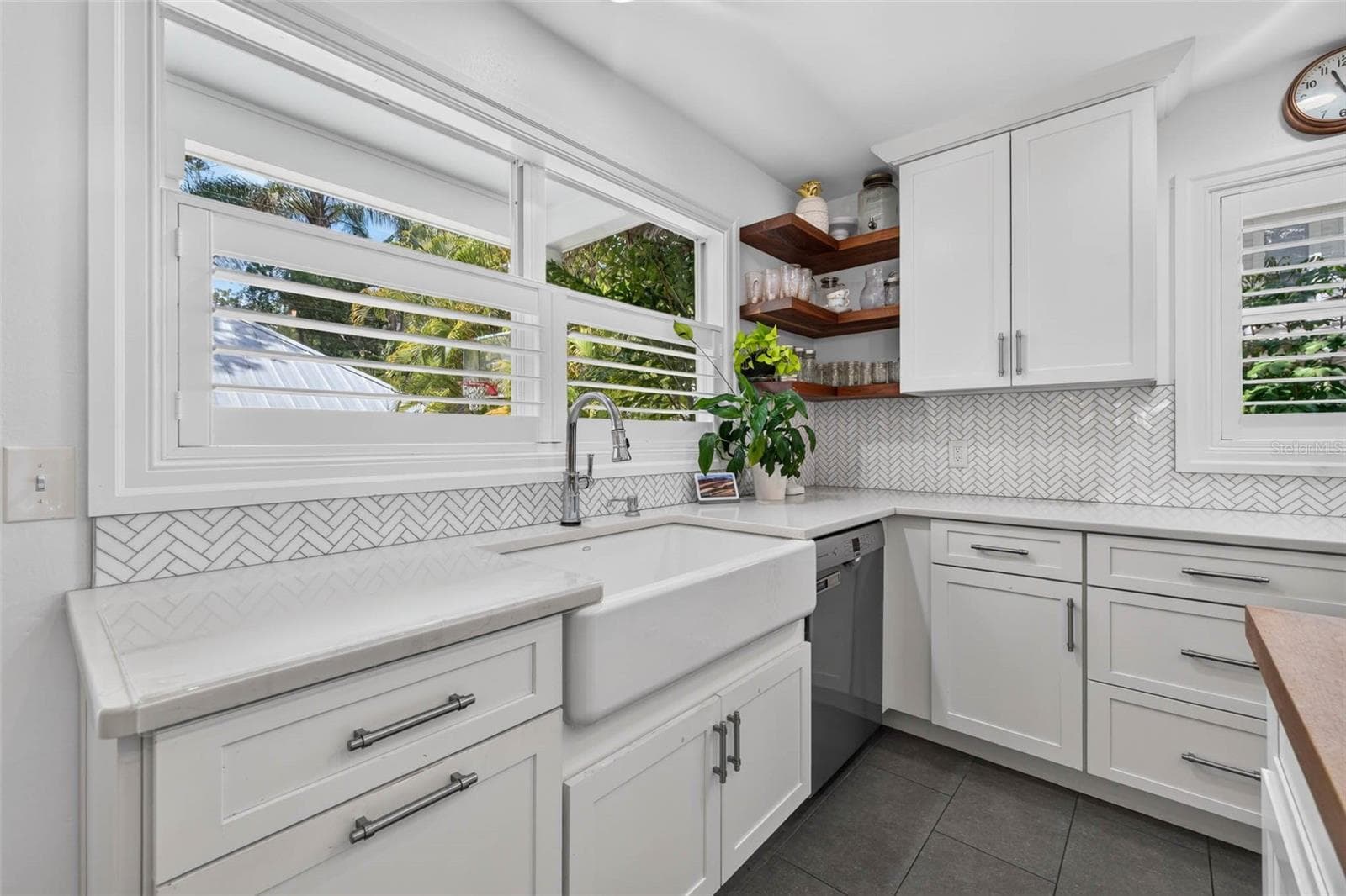 4618 TENNYSON AVENUE — photo 16 of 50