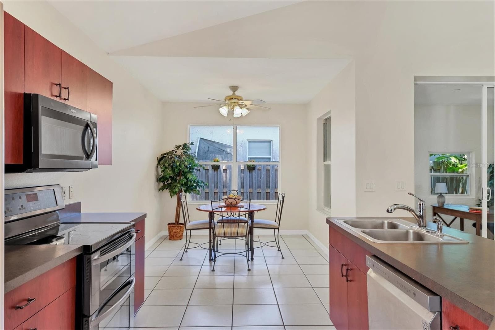 5485 ASHTON MANOR DRIVE — photo 18 of 31