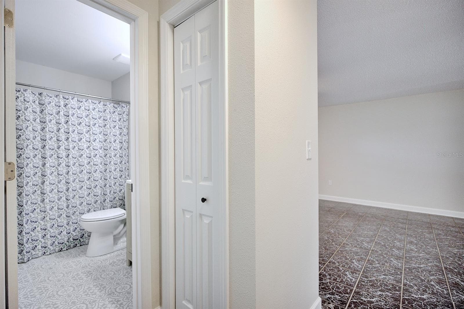 1245 HONEYTREE LN E LANE — photo 13 of 35