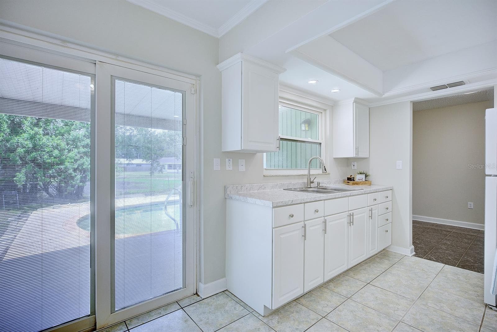 1245 HONEYTREE LN E LANE — photo 5 of 35