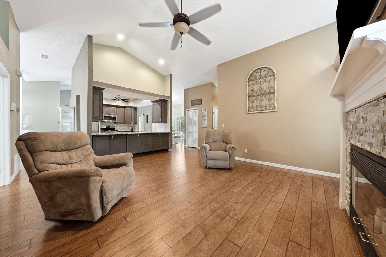 11109 GOLDEN EAGLE AVENUE — photo 23 of 42