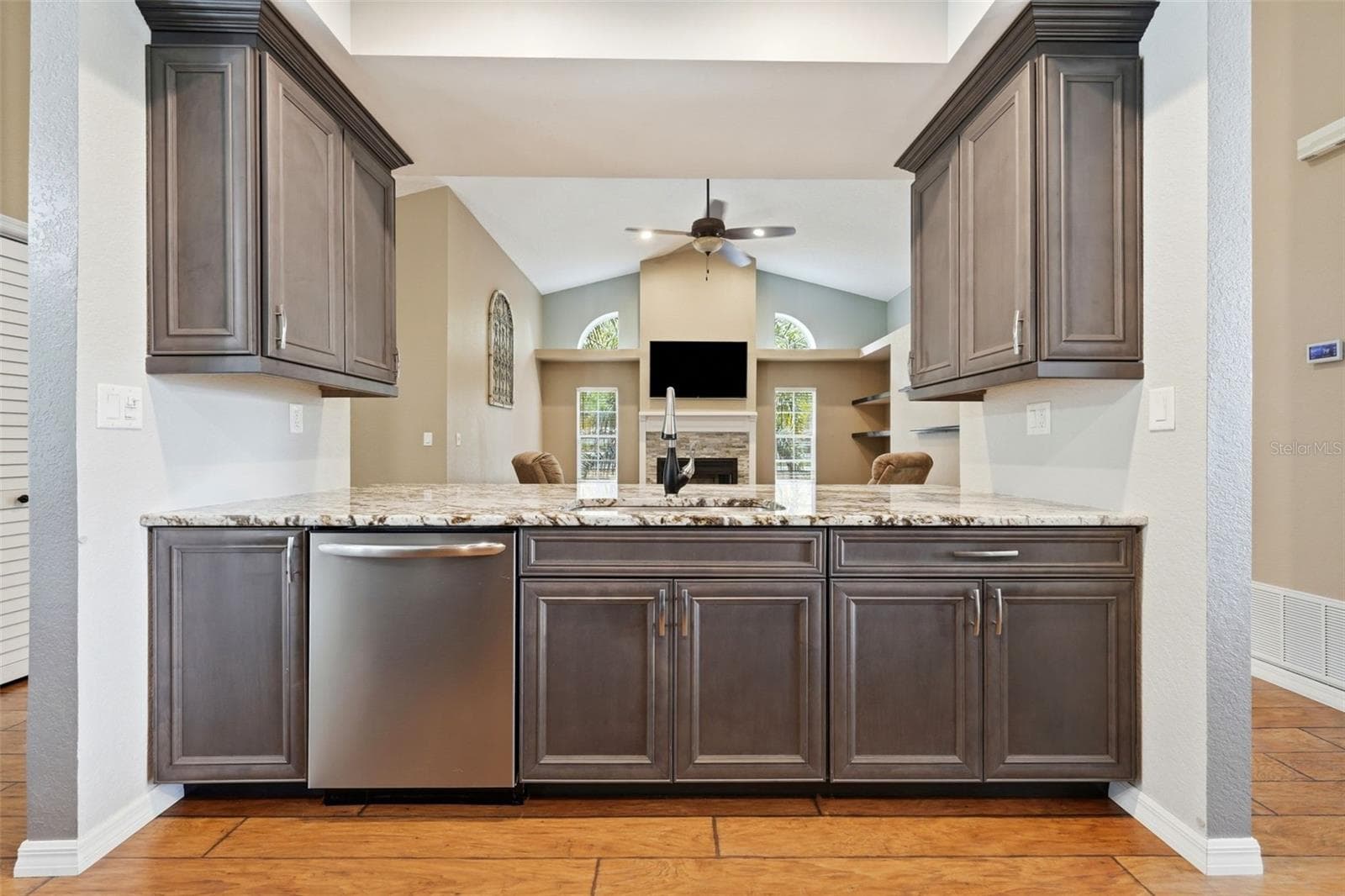 11109 GOLDEN EAGLE AVENUE — photo 17 of 42