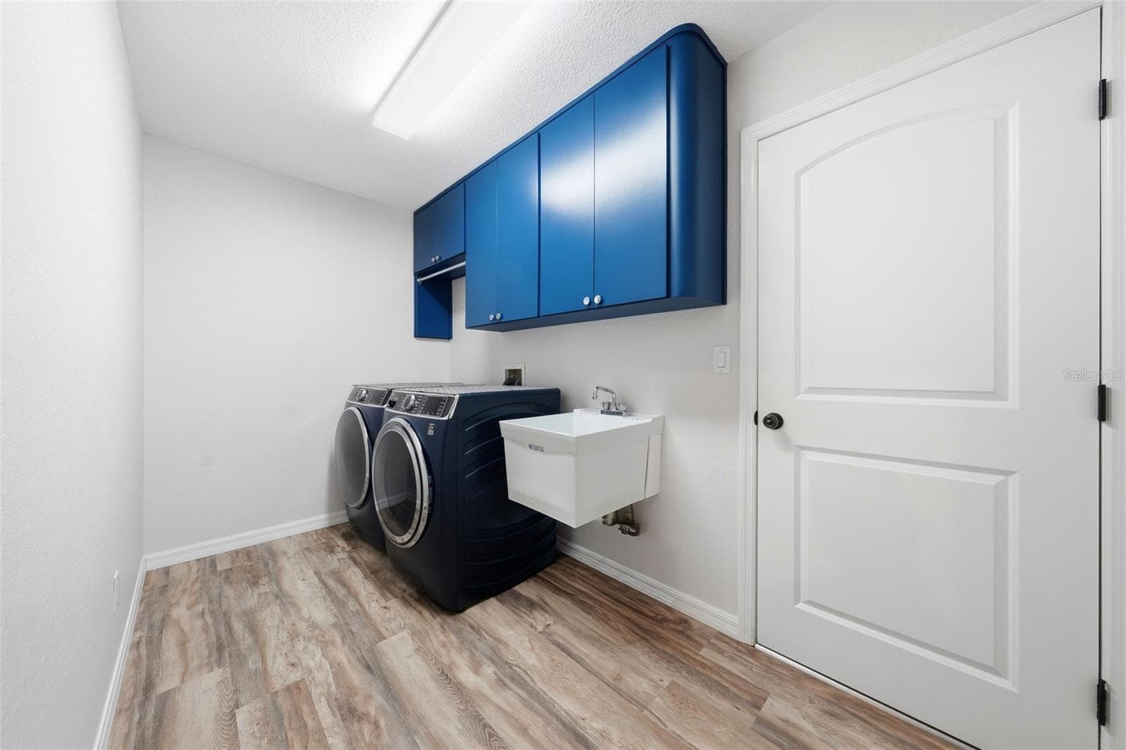 11109 GOLDEN EAGLE AVENUE — photo 34 of 42