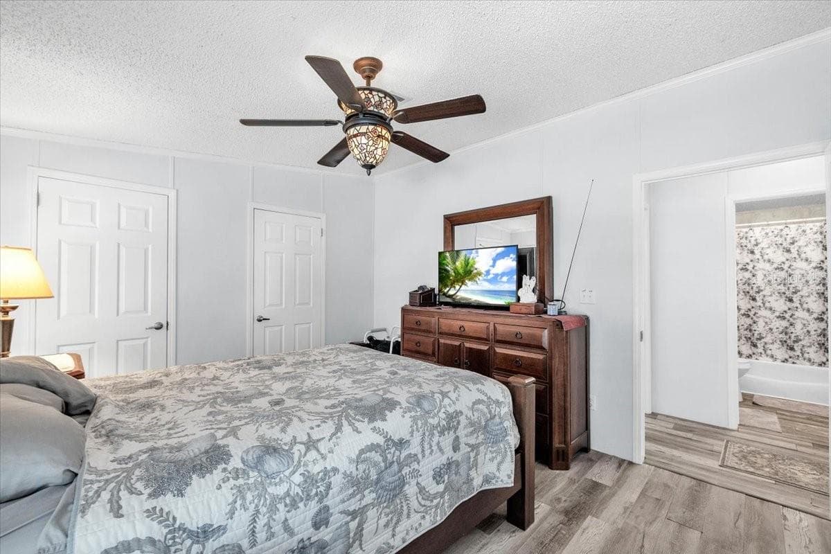 6801 BERNADEAN BOULEVARD — photo 16 of 43