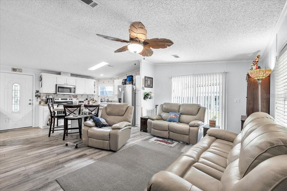 6801 BERNADEAN BOULEVARD — photo 7 of 43