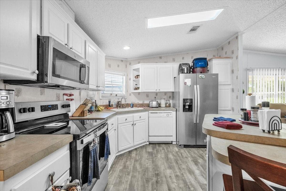 6801 BERNADEAN BOULEVARD — photo 10 of 43