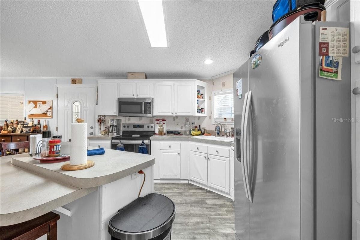 6801 BERNADEAN BOULEVARD — photo 11 of 43