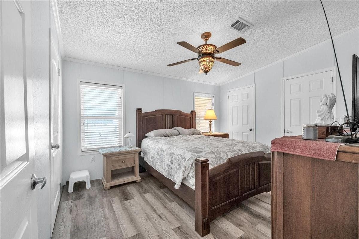 6801 BERNADEAN BOULEVARD — photo 15 of 43