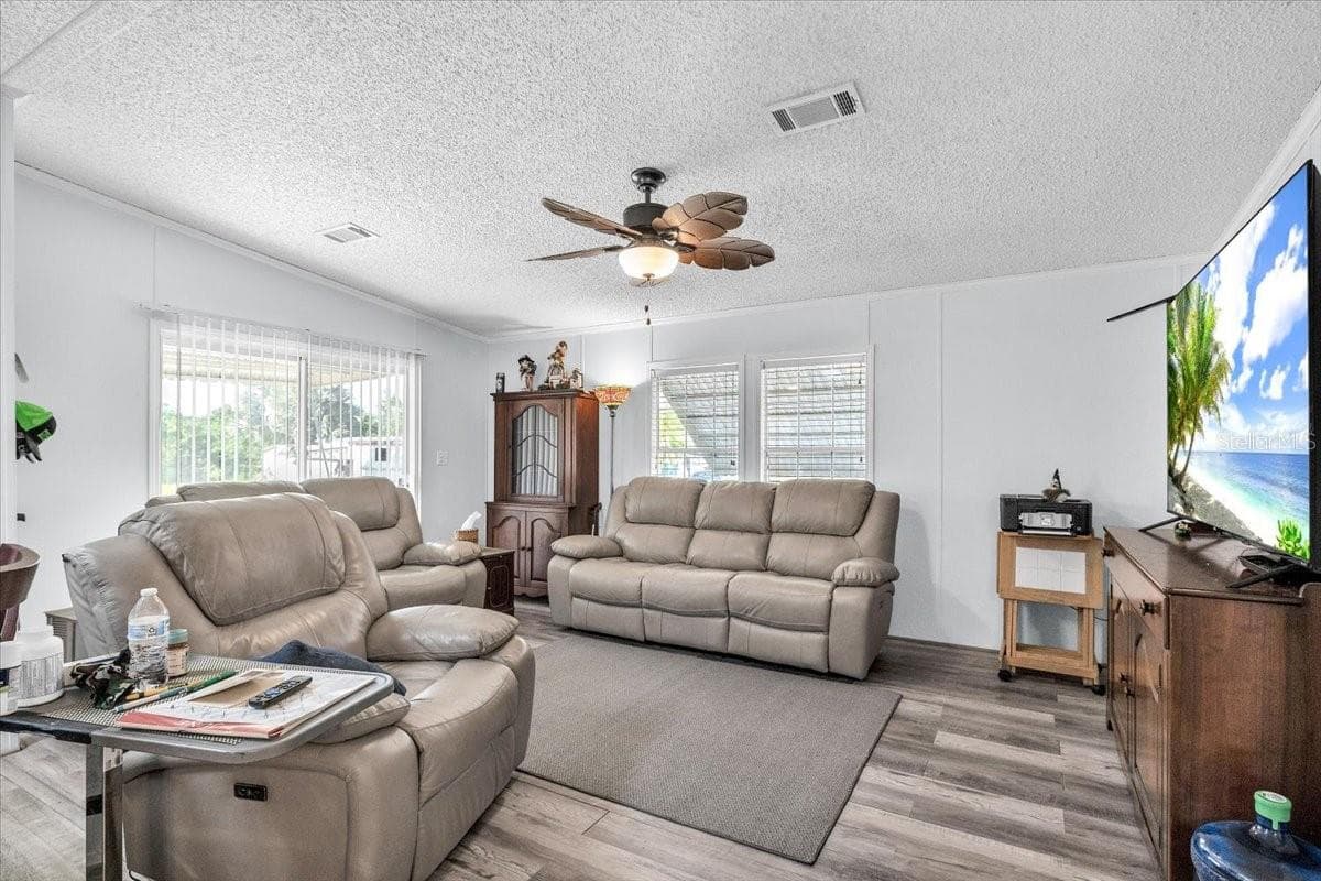6801 BERNADEAN BOULEVARD — photo 6 of 43