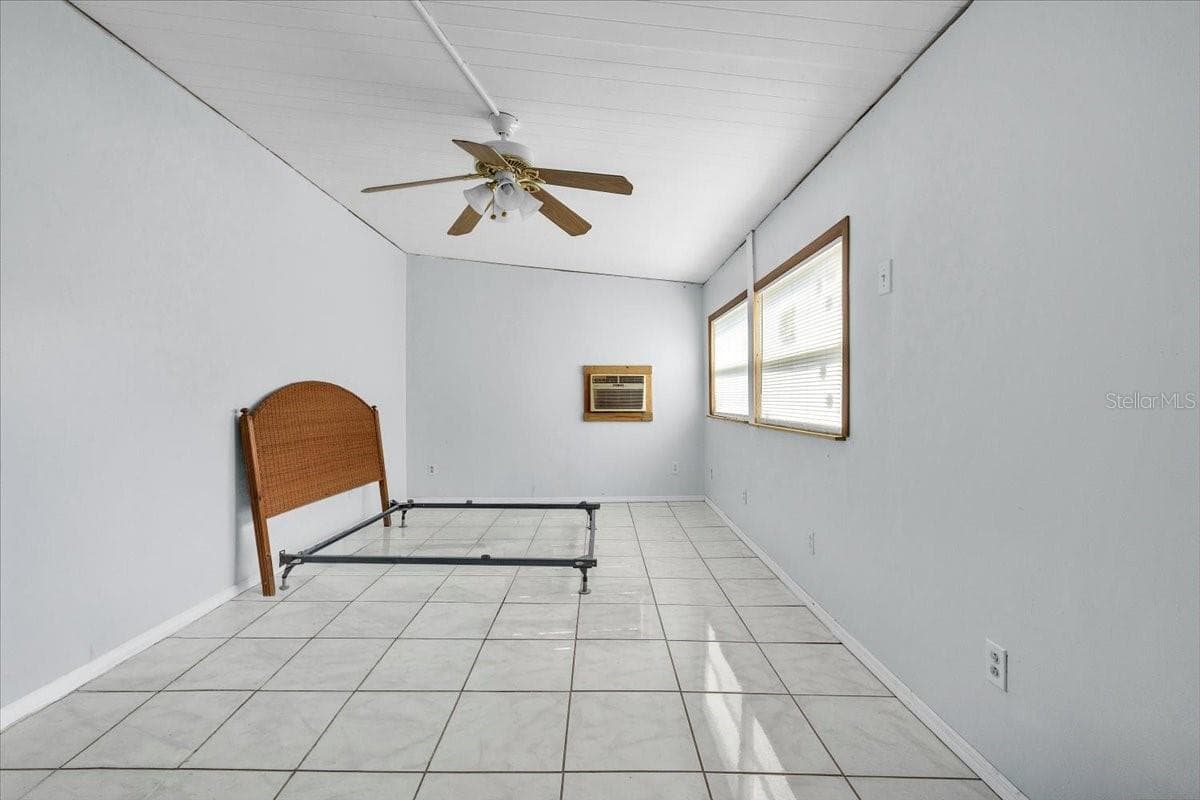 6801 BERNADEAN BOULEVARD — photo 32 of 43